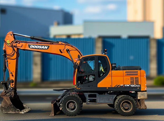 Аренда колесного экскаватора Doosan W190DX l Спецтехника 64